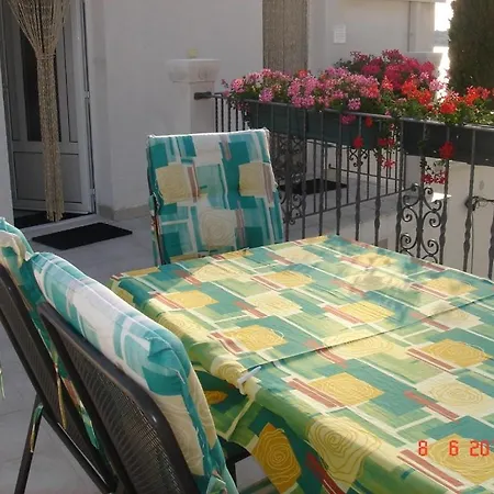 In With Seaview, Balcony, Air Condition, Wifi Apartman