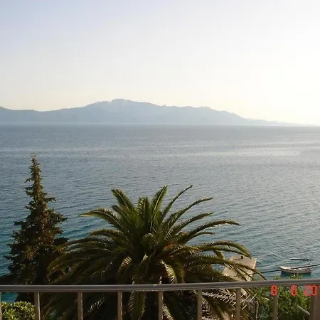 In With Seaview, Balcony, Air Condition, Wifi * Brist