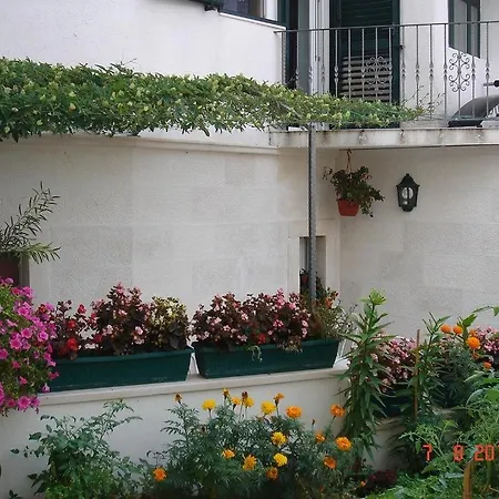 In With Seaview, Balcony, Air Condition, Wifi *