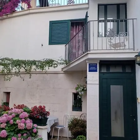 In With Seaview, Balcony, Air Condition, Wifi Apartamento Brist