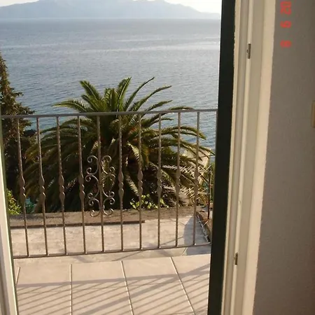 In With Seaview, Balcony, Air Condition, Wifi * Brist
